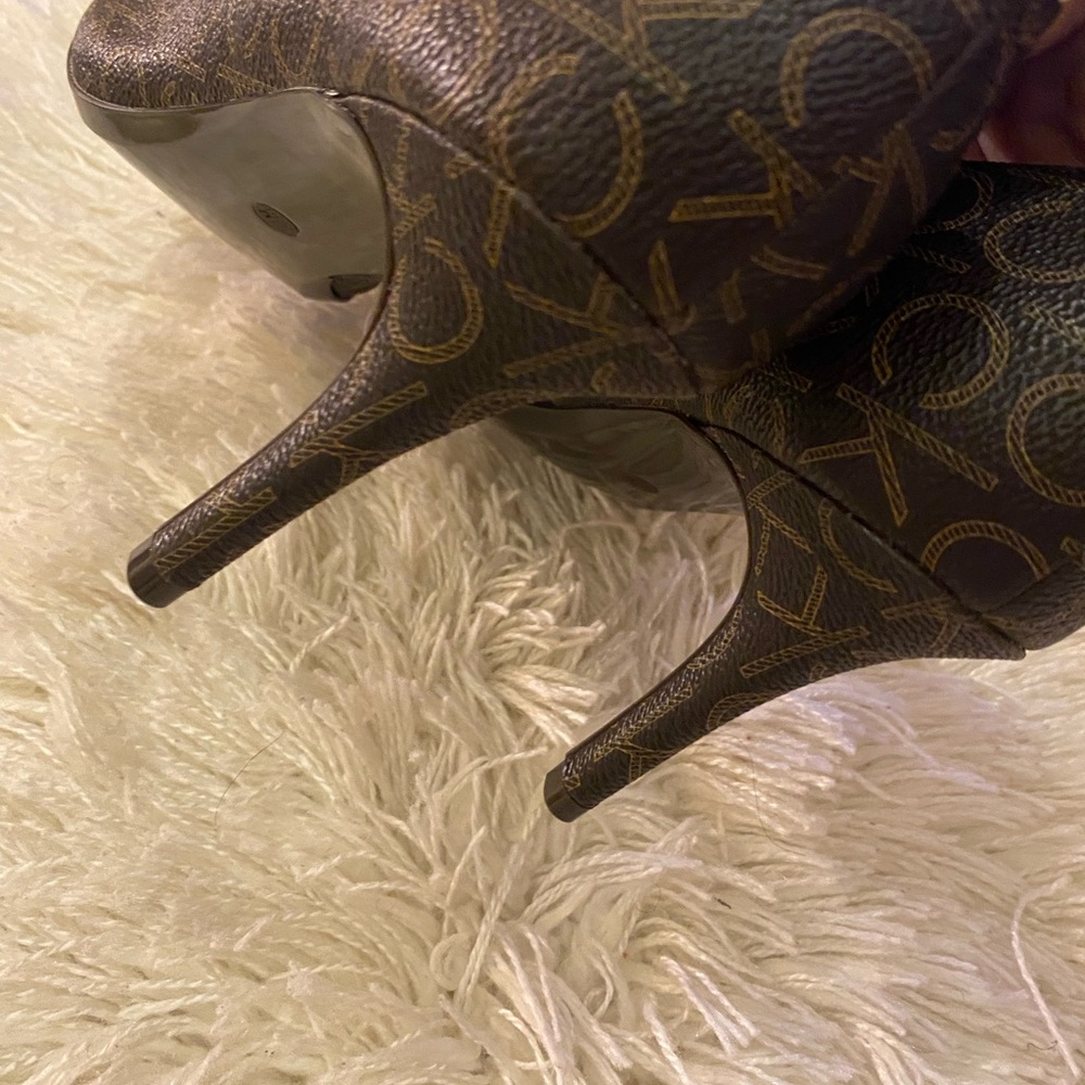 Calvin Klein Brown Heeled Shoes with Classic Design - Picture 6 of 8